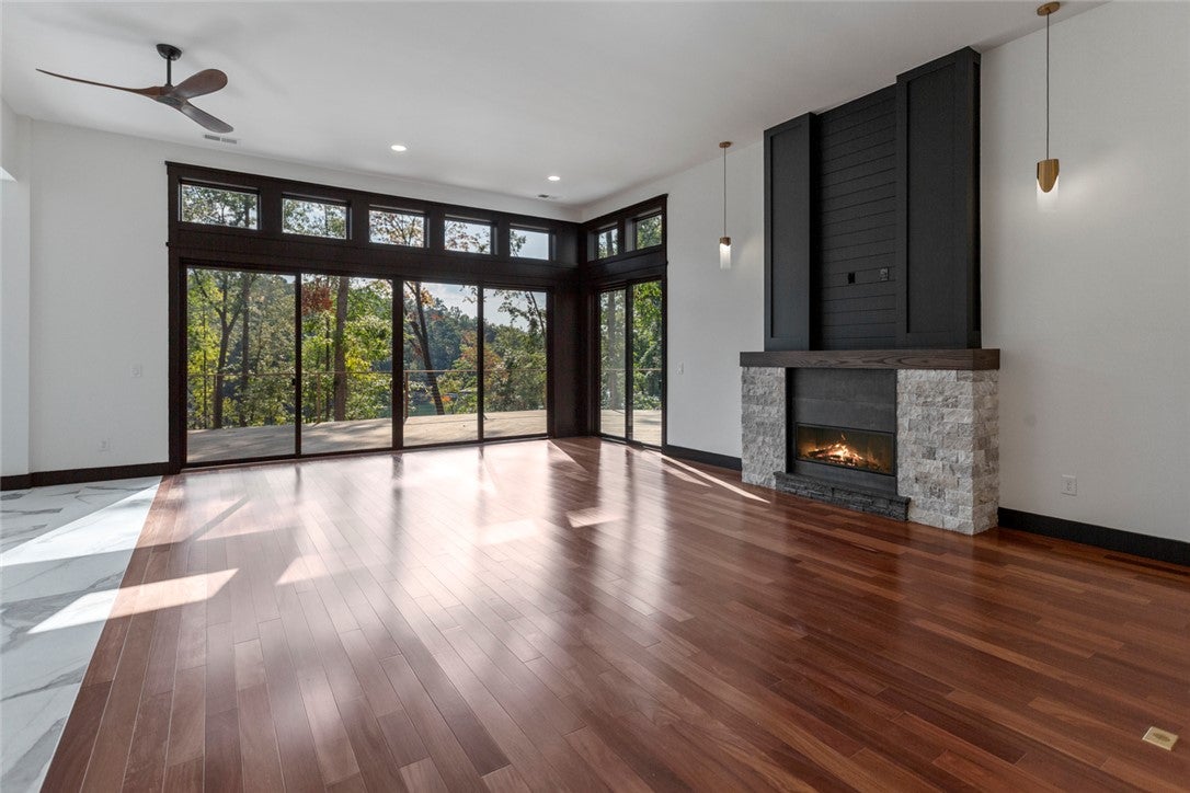 West Union, South Carolina, 29696, United States, 5 Bedrooms Bedrooms, ,7 BathroomsBathrooms,Residential,Active,1996255