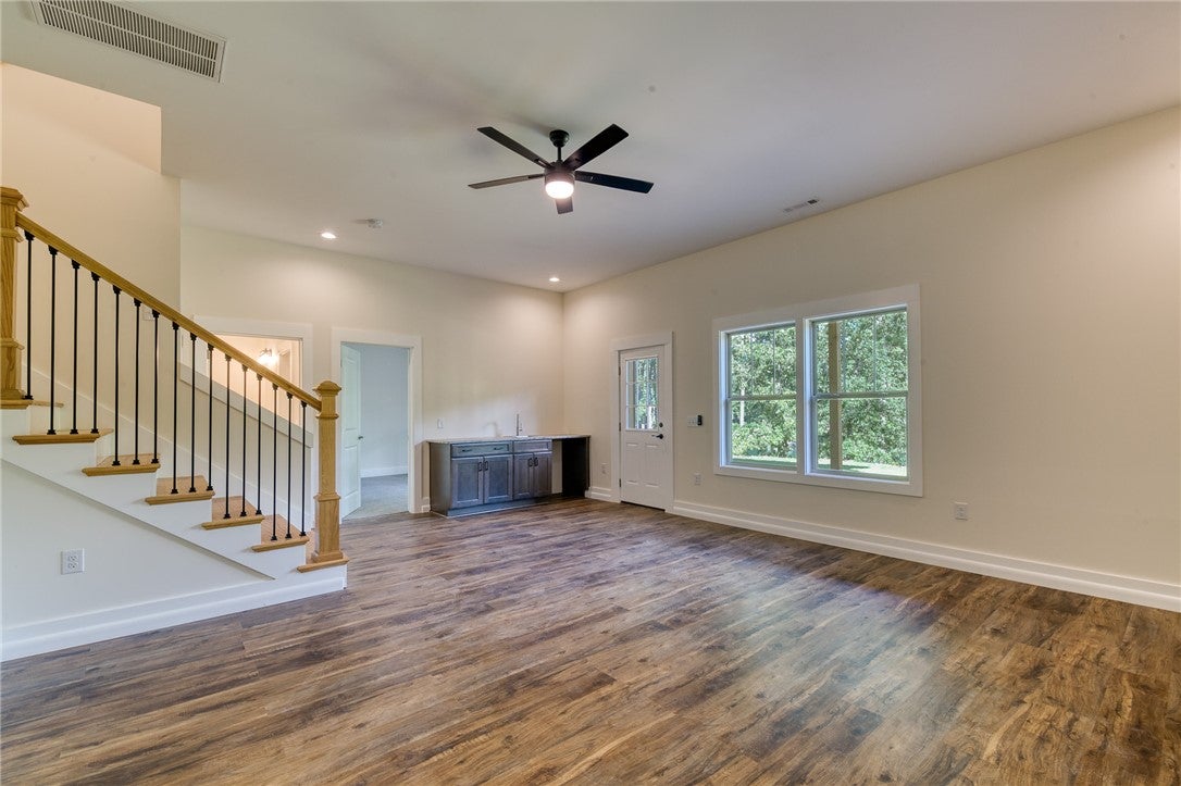 Seneca, South Carolina, 29672, United States, 3 Bedrooms Bedrooms, ,4 BathroomsBathrooms,Residential,Active,1929670