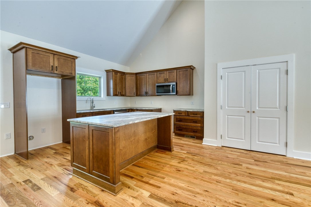 Seneca, South Carolina, 29672, United States, 3 Bedrooms Bedrooms, ,4 BathroomsBathrooms,Residential,Active,1929670