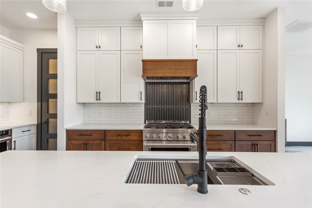 West Union, South Carolina, 29696, United States, 5 Bedrooms Bedrooms, ,7 BathroomsBathrooms,Residential,Active,1996255