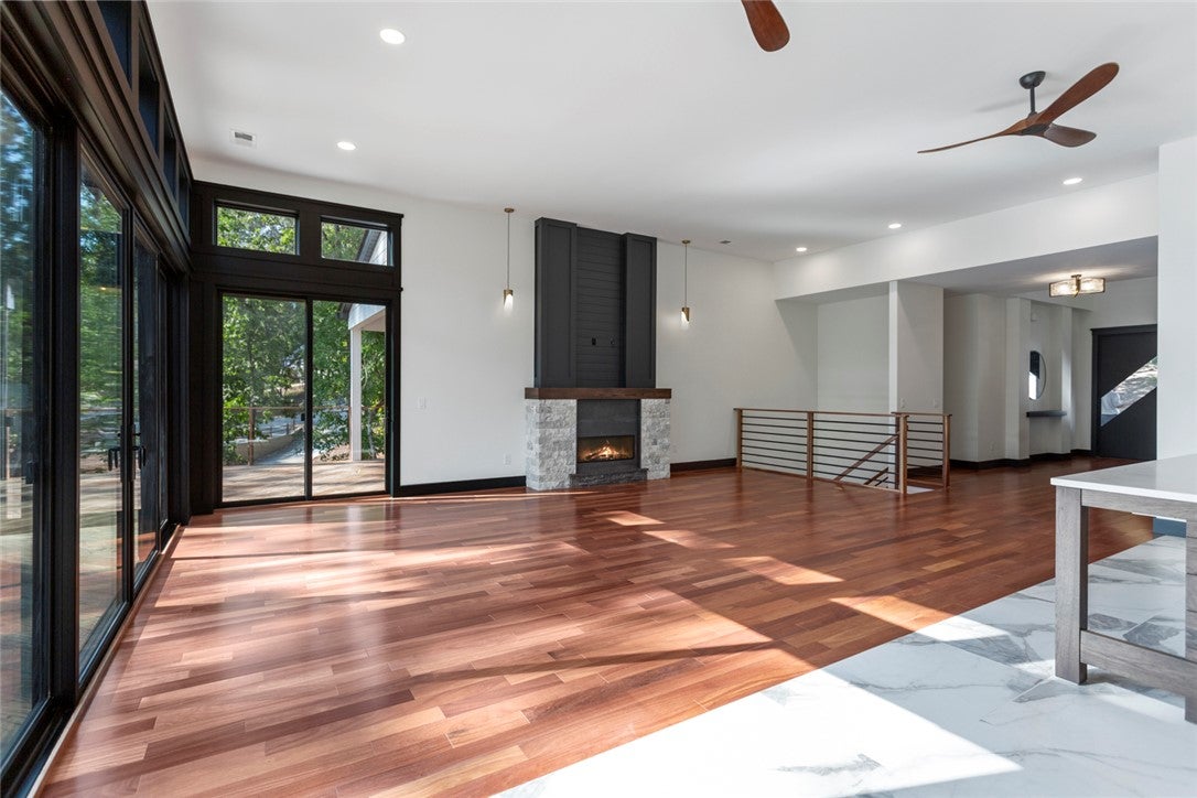 West Union, South Carolina, 29696, United States, 5 Bedrooms Bedrooms, ,7 BathroomsBathrooms,Residential,Active,1996255