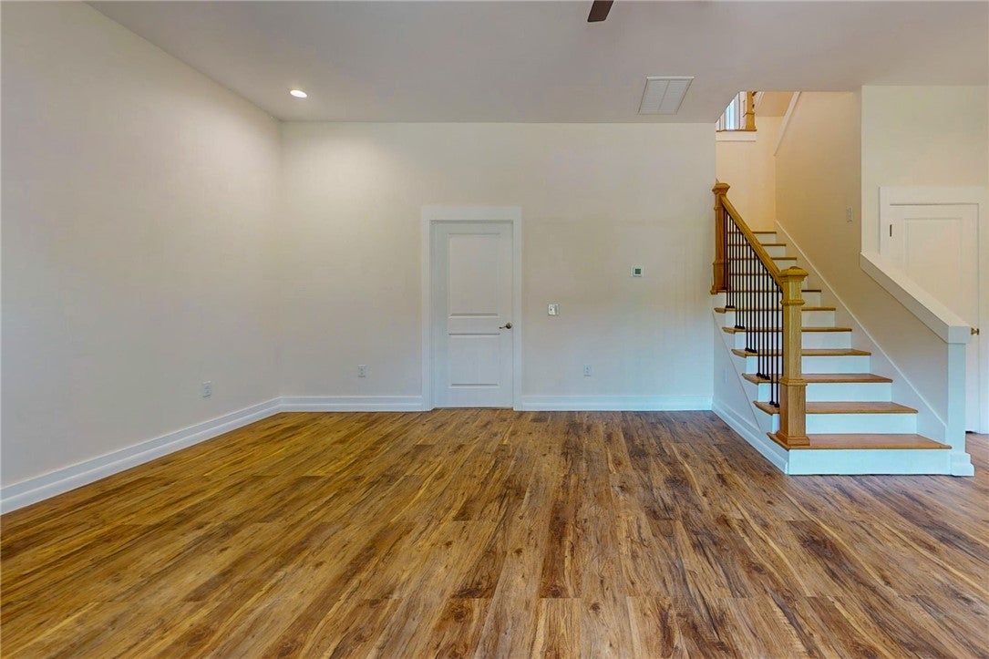 Seneca, South Carolina, 29672, United States, 3 Bedrooms Bedrooms, ,4 BathroomsBathrooms,Residential,Active,1929670