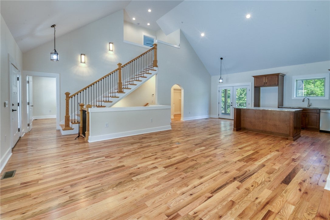 Seneca, South Carolina, 29672, United States, 3 Bedrooms Bedrooms, ,4 BathroomsBathrooms,Residential,Active,1996293