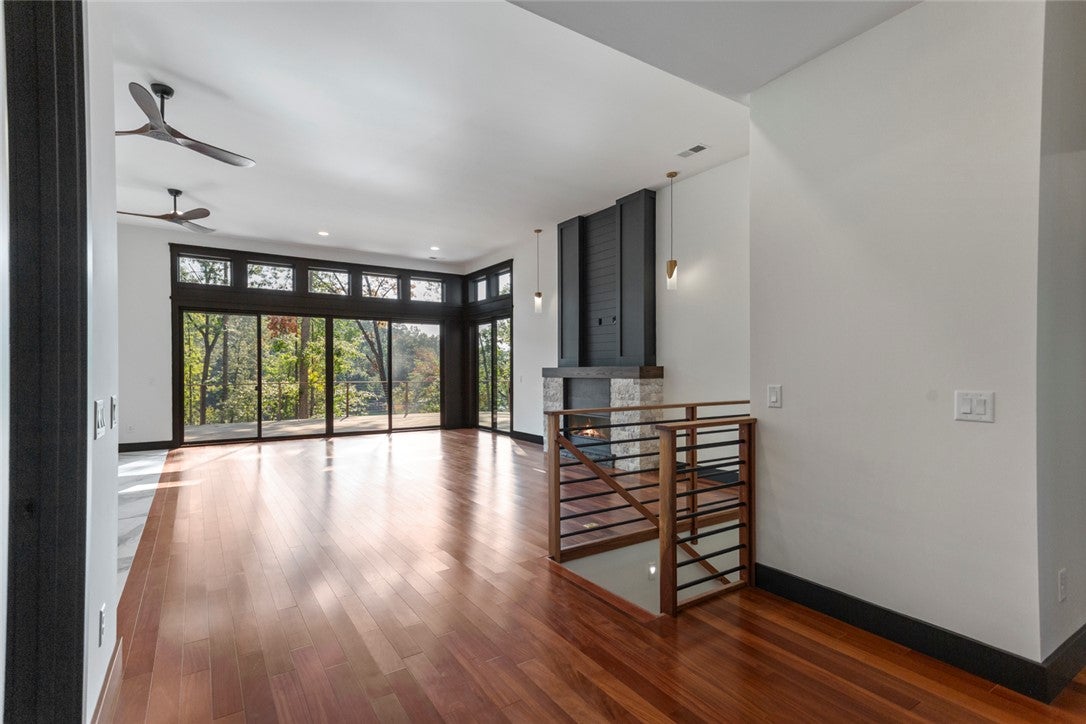 West Union, South Carolina, 29696, United States, 5 Bedrooms Bedrooms, ,7 BathroomsBathrooms,Residential,Active,1996255