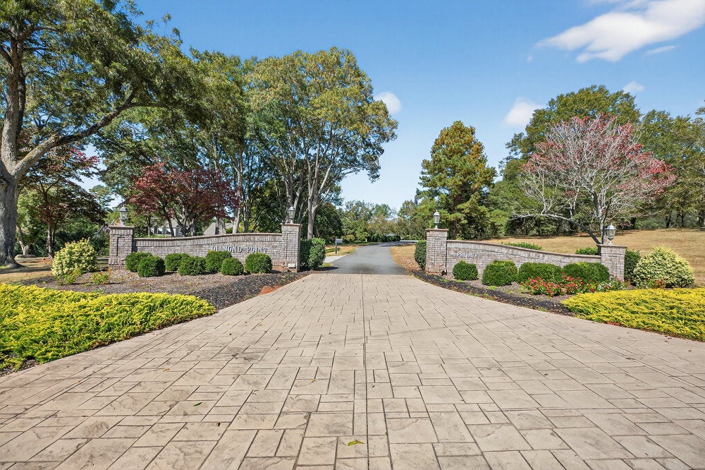 Anderson, South Carolina, 29625, United States, 4 Bedrooms Bedrooms, ,5 BathroomsBathrooms,Residential,Active,1972149