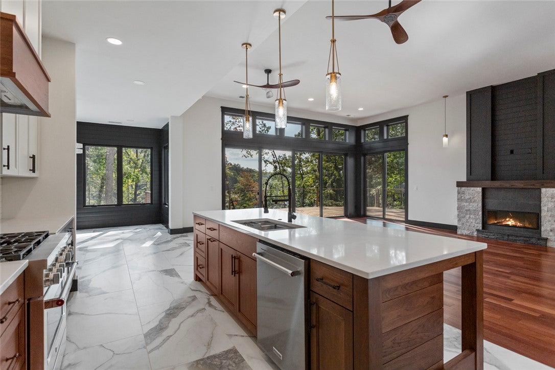 West Union, South Carolina, 29696, United States, 5 Bedrooms Bedrooms, ,7 BathroomsBathrooms,Residential,Active,1996255