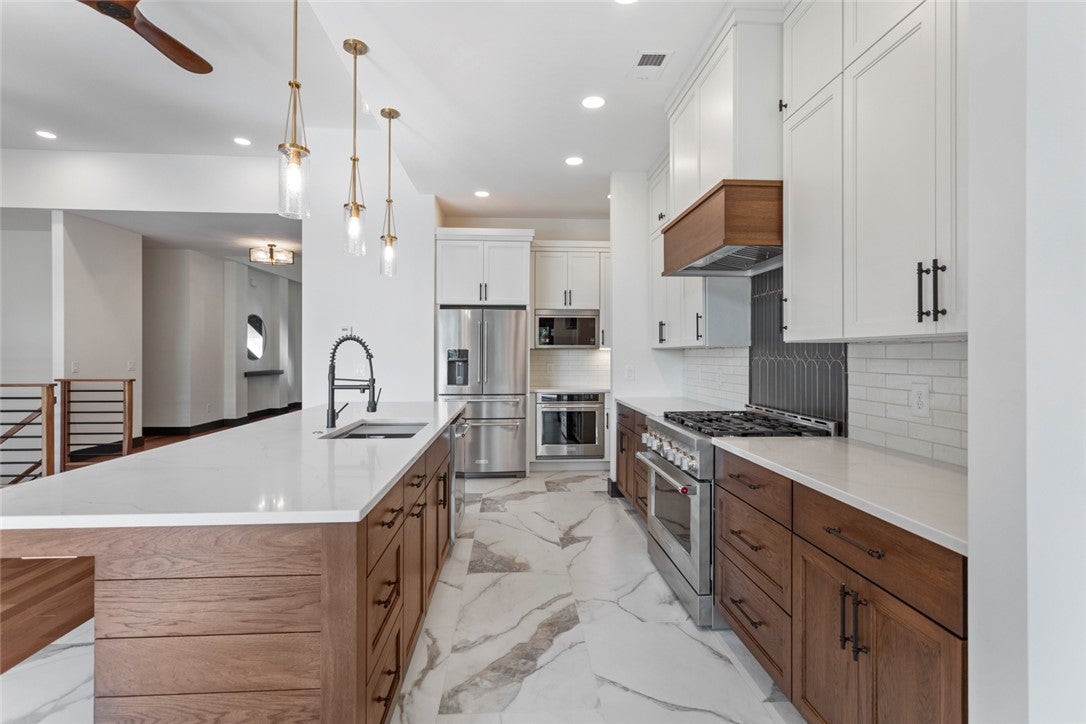 West Union, South Carolina, 29696, United States, 5 Bedrooms Bedrooms, ,7 BathroomsBathrooms,Residential,Active,1996255