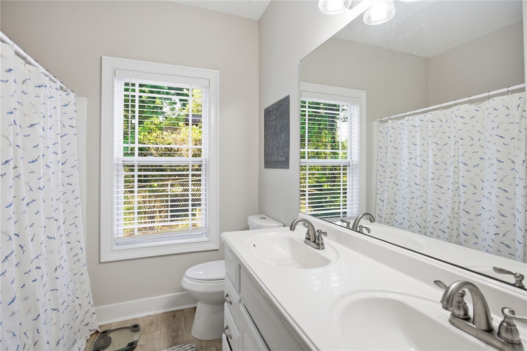 Hartwell, Georgia, 30643, United States, 5 Bedrooms Bedrooms, ,4 BathroomsBathrooms,Residential,Active,2040216