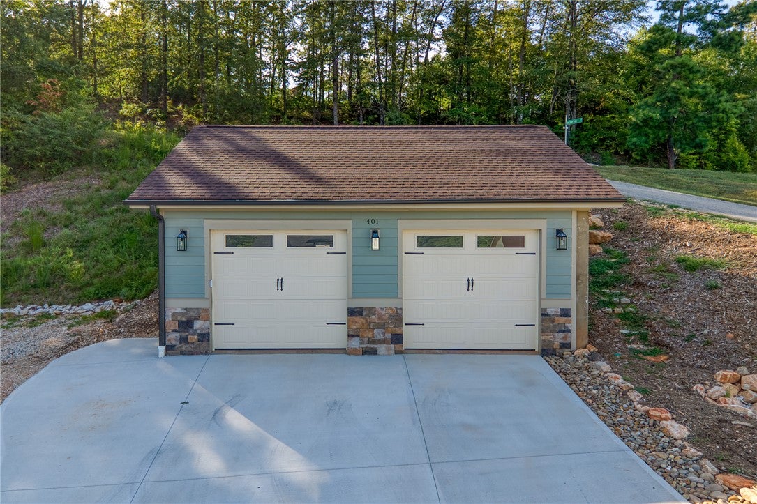 Seneca, South Carolina, 29672, United States, 3 Bedrooms Bedrooms, ,4 BathroomsBathrooms,Residential,Active,1929670