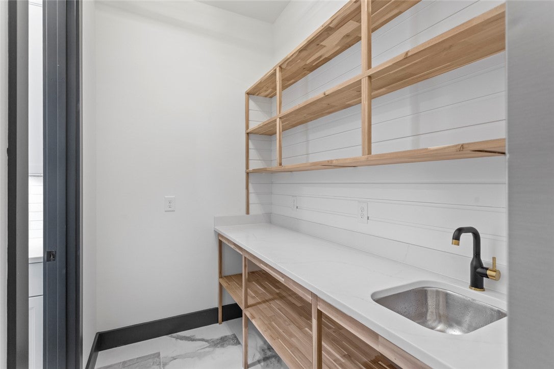 West Union, South Carolina, 29696, United States, 5 Bedrooms Bedrooms, ,7 BathroomsBathrooms,Residential,Active,1996255