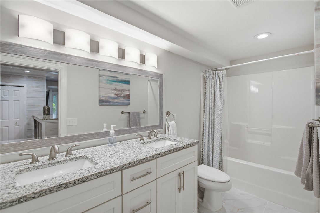 Hartwell, Georgia, 30643, United States, 5 Bedrooms Bedrooms, ,4 BathroomsBathrooms,Residential,Active,2040216