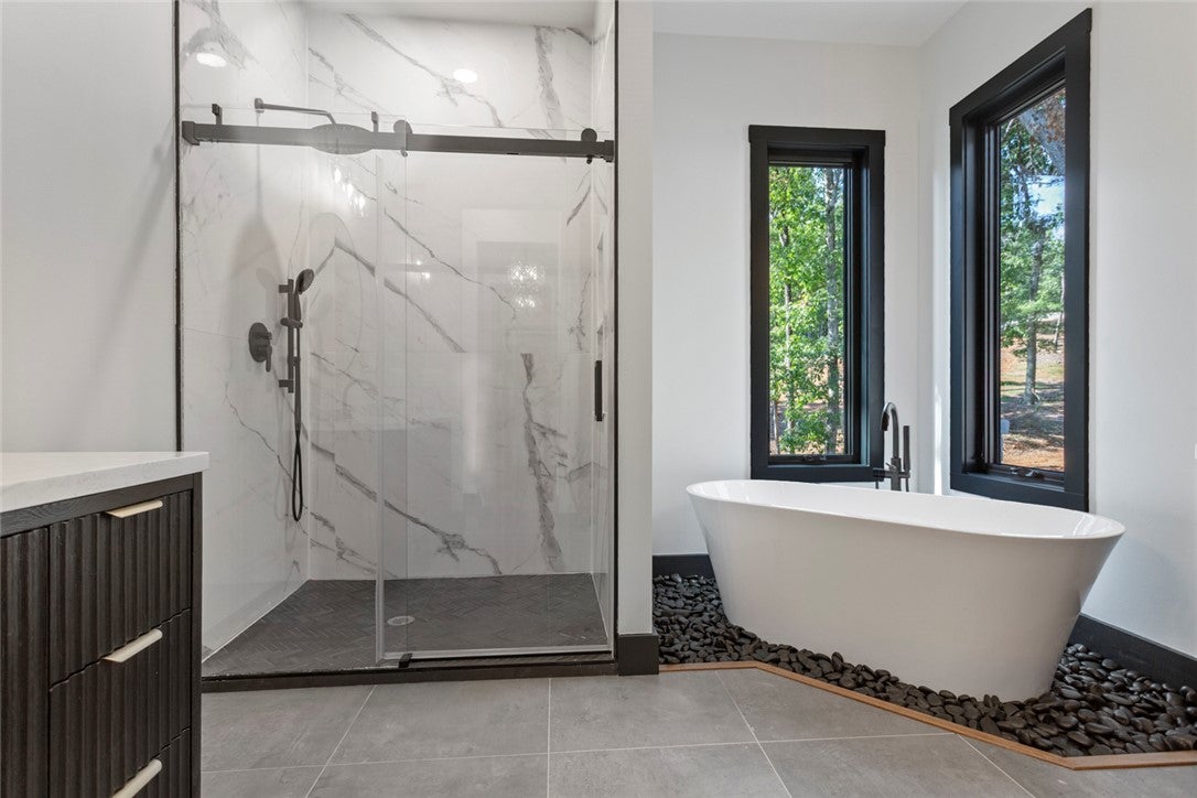 West Union, South Carolina, 29696, United States, 5 Bedrooms Bedrooms, ,7 BathroomsBathrooms,Residential,Active,1996255