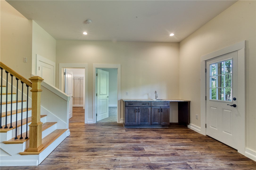 Seneca, South Carolina, 29672, United States, 3 Bedrooms Bedrooms, ,4 BathroomsBathrooms,Residential,Active,1929670