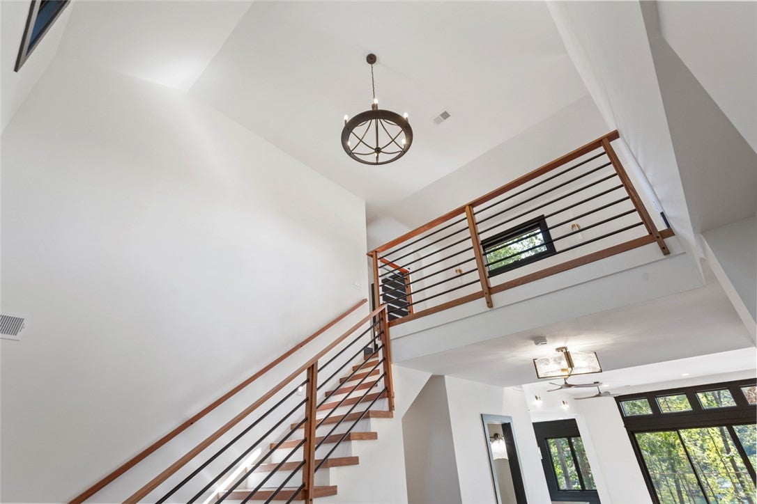 West Union, South Carolina, 29696, United States, 5 Bedrooms Bedrooms, ,7 BathroomsBathrooms,Residential,Active,1996255