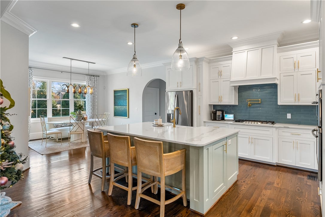 Anderson, South Carolina, 29621, United States, 5 Bedrooms Bedrooms, ,7 BathroomsBathrooms,Residential,Active,1996299