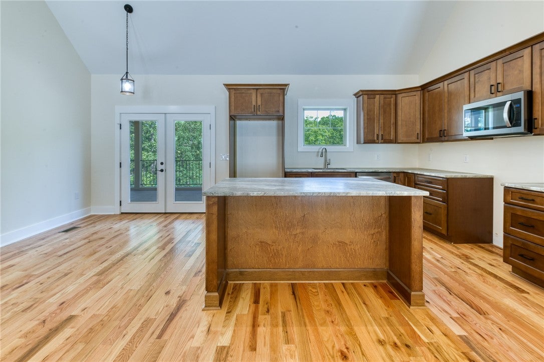 Seneca, South Carolina, 29672, United States, 3 Bedrooms Bedrooms, ,4 BathroomsBathrooms,Residential,Active,1929670