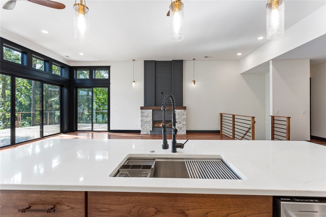 West Union, South Carolina, 29696, United States, 5 Bedrooms Bedrooms, ,7 BathroomsBathrooms,Residential,Active,1996255