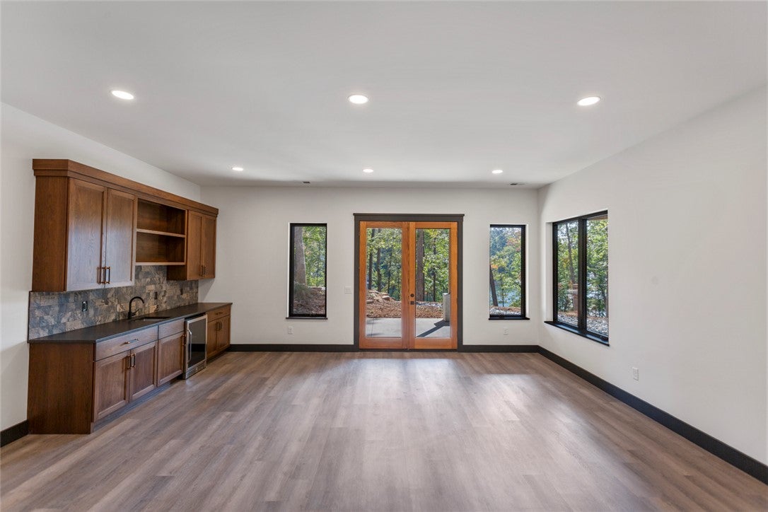 West Union, South Carolina, 29696, United States, 5 Bedrooms Bedrooms, ,7 BathroomsBathrooms,Residential,Active,1996255