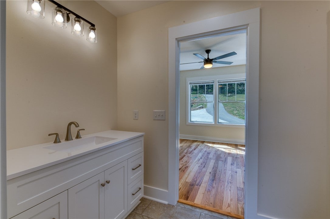 Seneca, South Carolina, 29672, United States, 3 Bedrooms Bedrooms, ,4 BathroomsBathrooms,Residential,Active,1929670