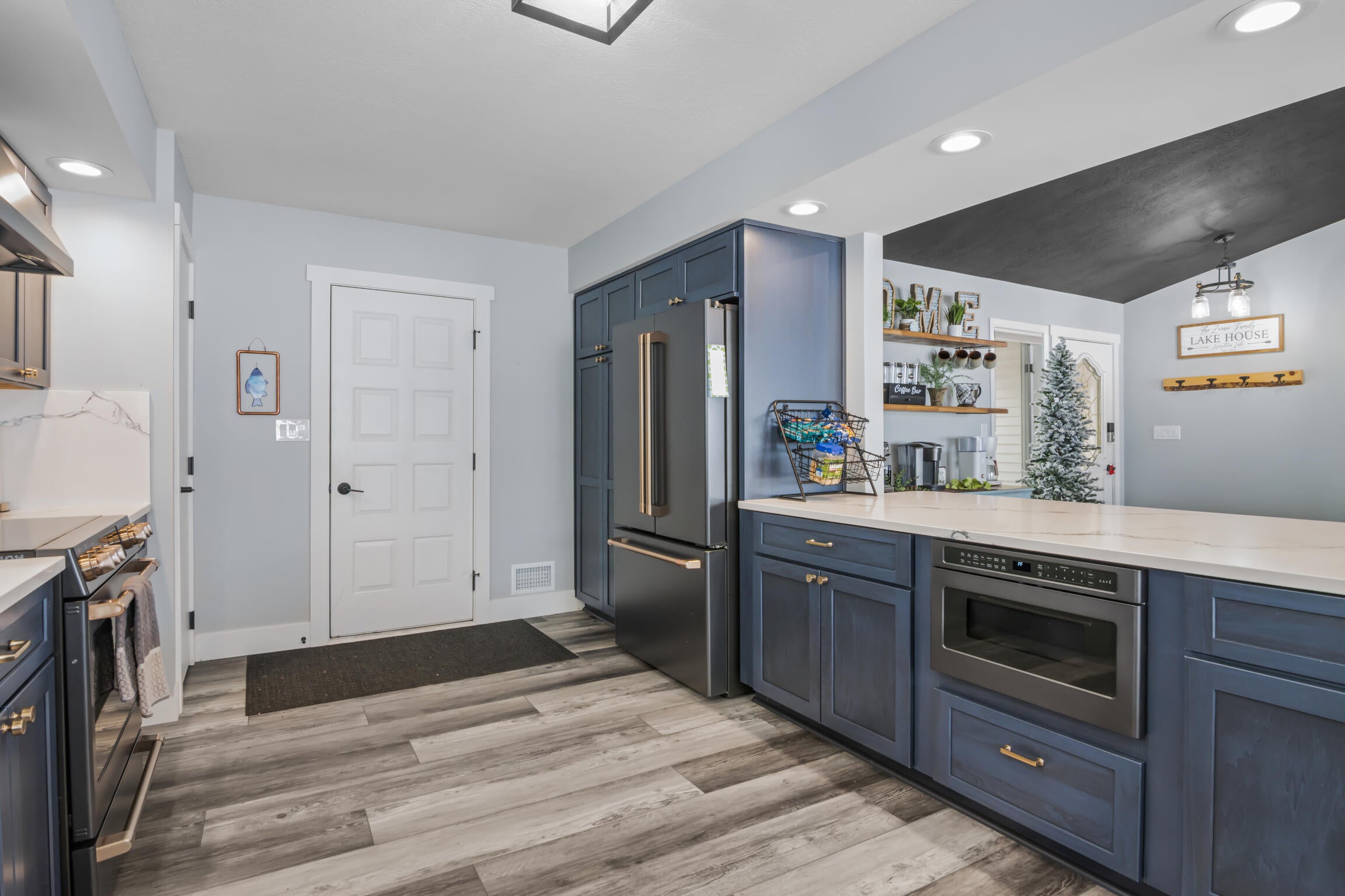 Houghton Lake, Michigan, 48629, United States, 4 Bedrooms Bedrooms, ,3 BathroomsBathrooms,Residential,Active,2007124