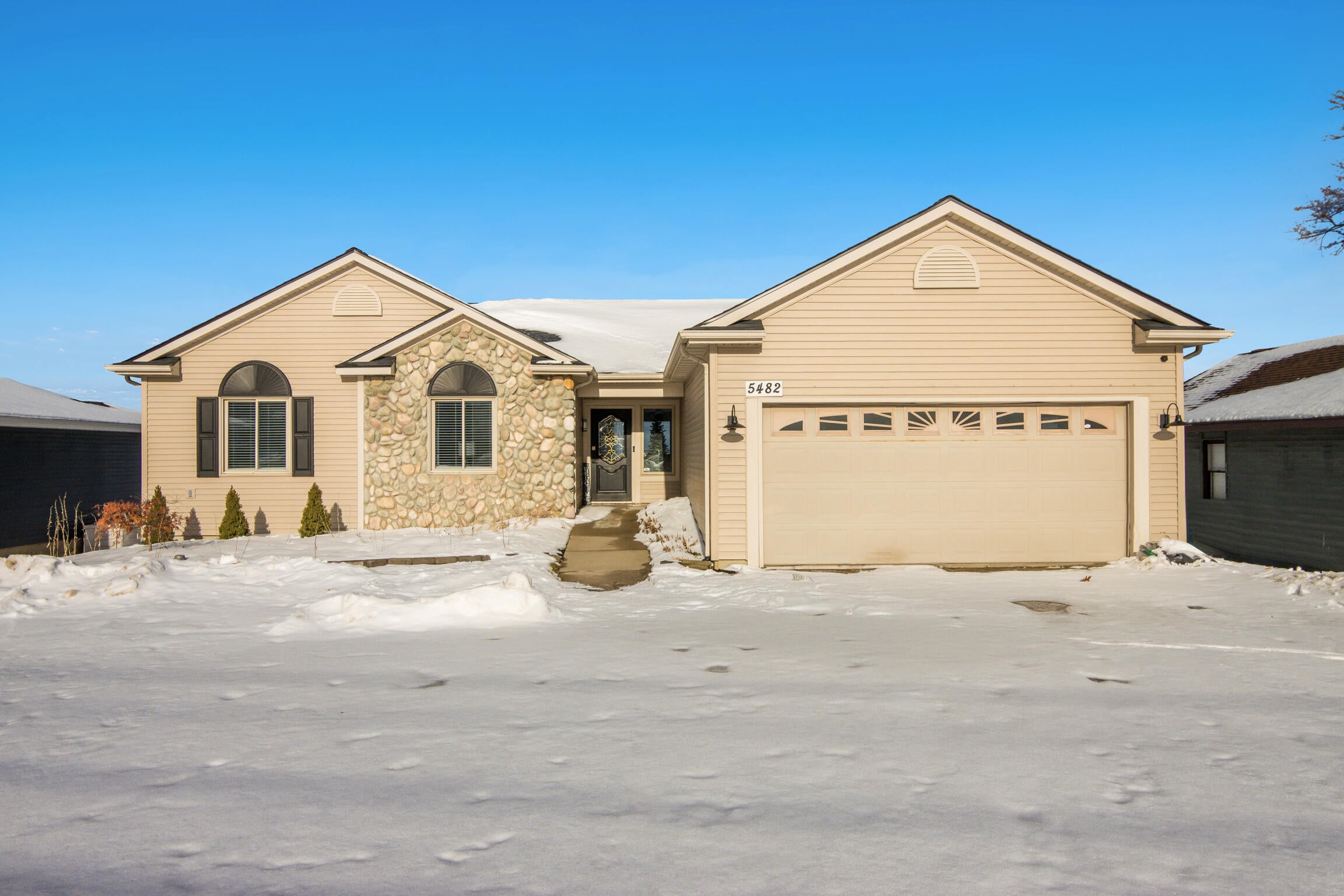 Houghton Lake, Michigan, 48629, United States, 4 Bedrooms Bedrooms, ,3 BathroomsBathrooms,Residential,Active,2007124