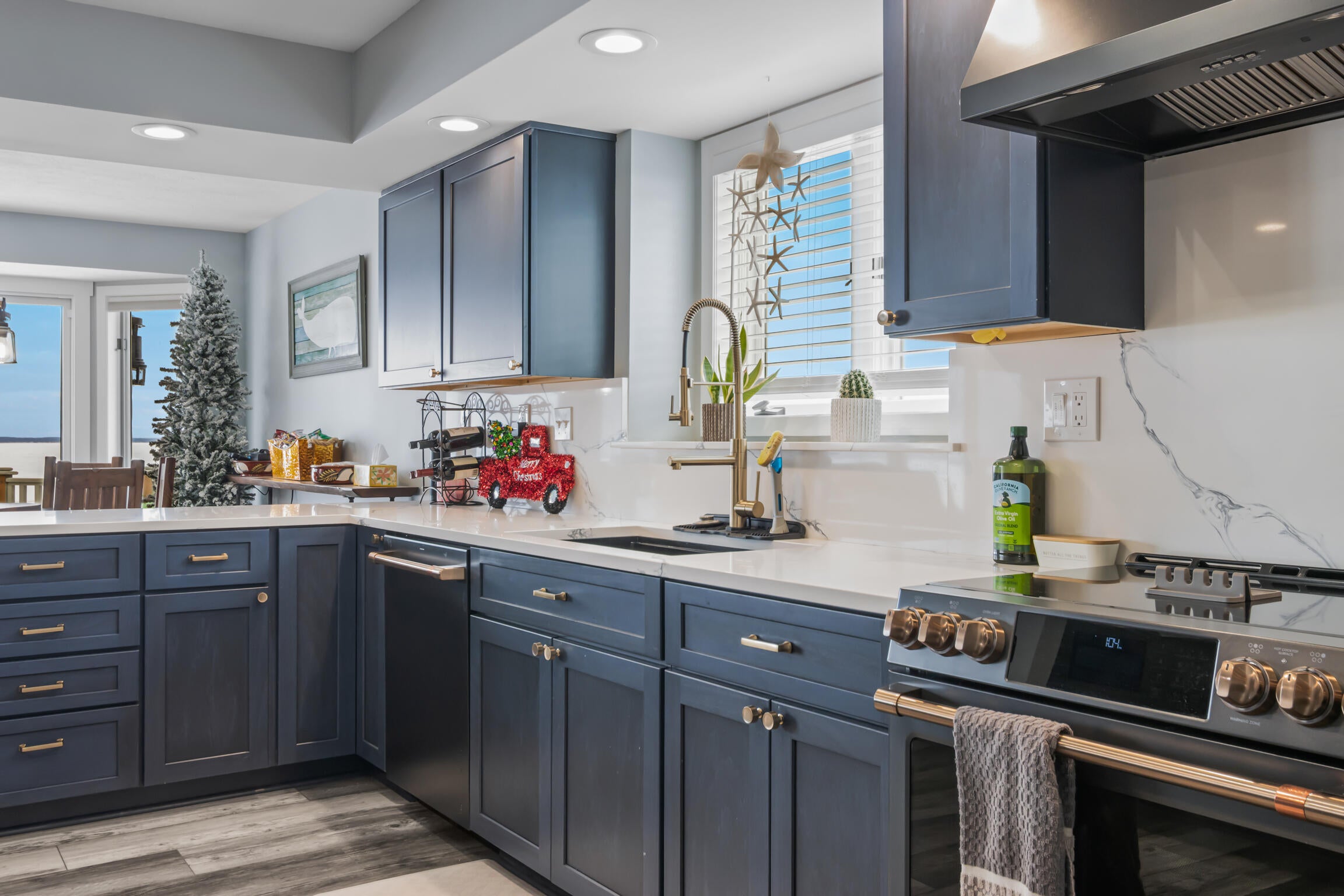 Houghton Lake, Michigan, 48629, United States, 4 Bedrooms Bedrooms, ,3 BathroomsBathrooms,Residential,Active,2007124