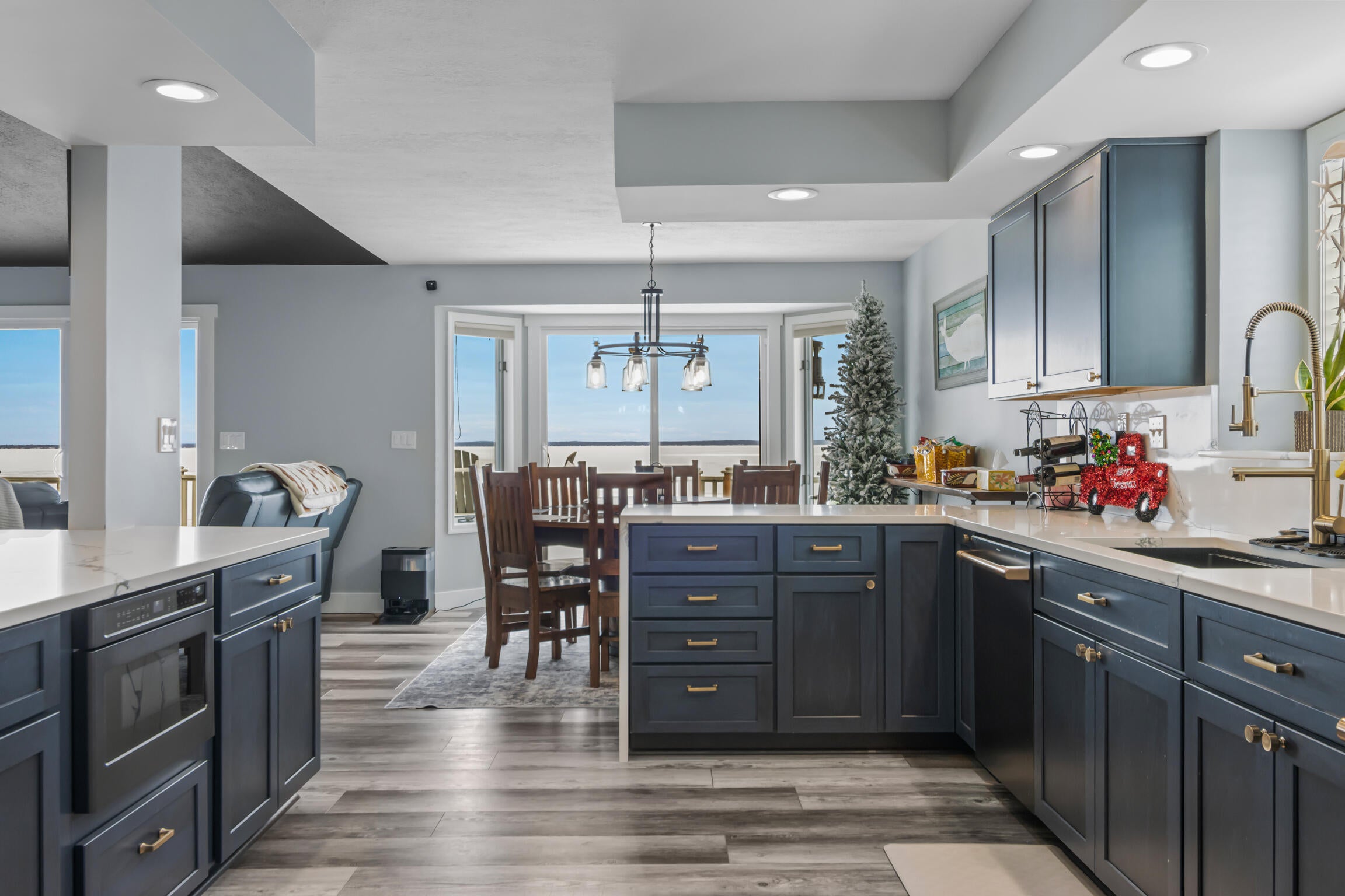 Houghton Lake, Michigan, 48629, United States, 4 Bedrooms Bedrooms, ,3 BathroomsBathrooms,Residential,Active,2007124