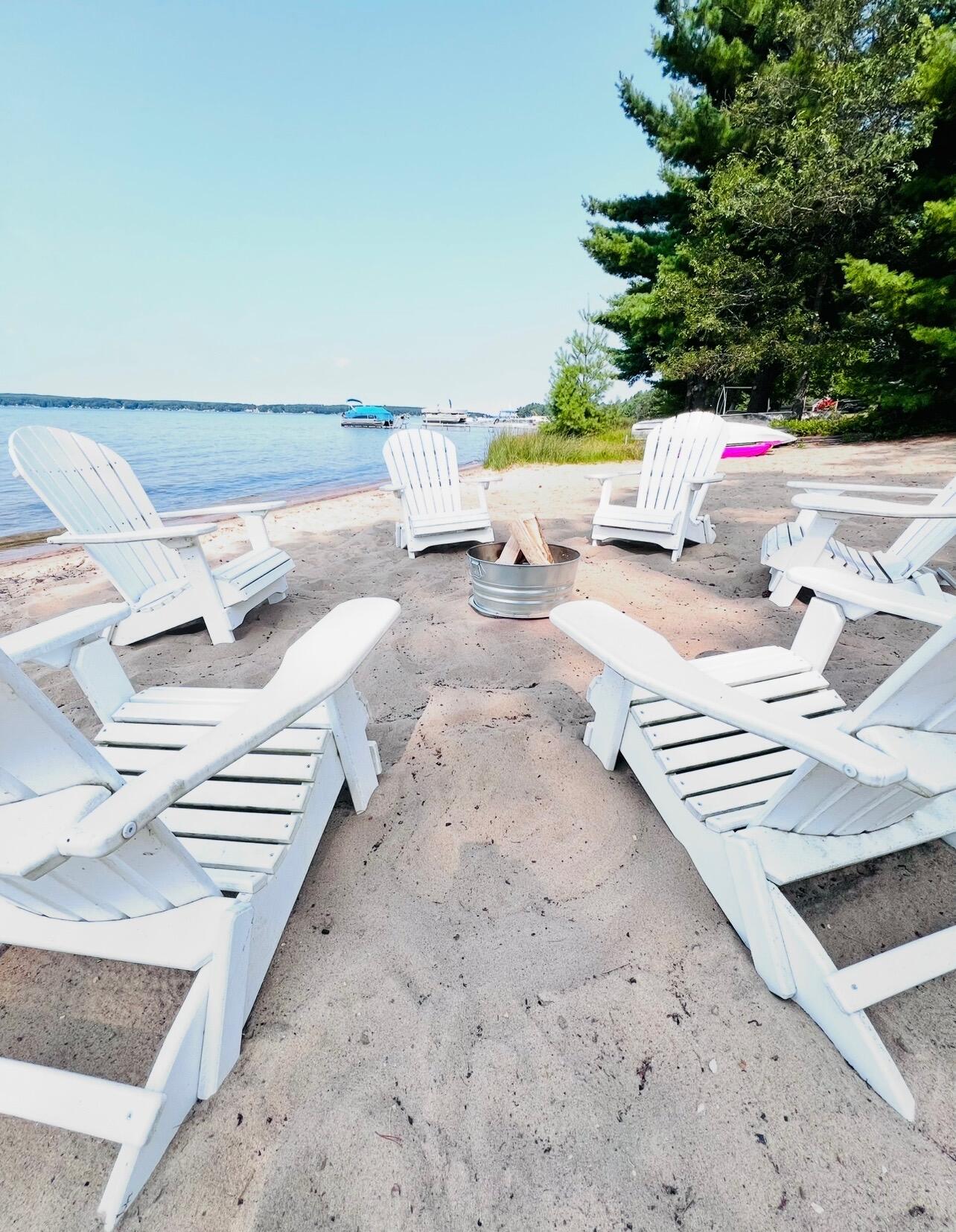 Roscommon, Michigan, 48653, United States, 1 Bedroom Bedrooms, ,1 BathroomBathrooms,Residential,Active,1971024