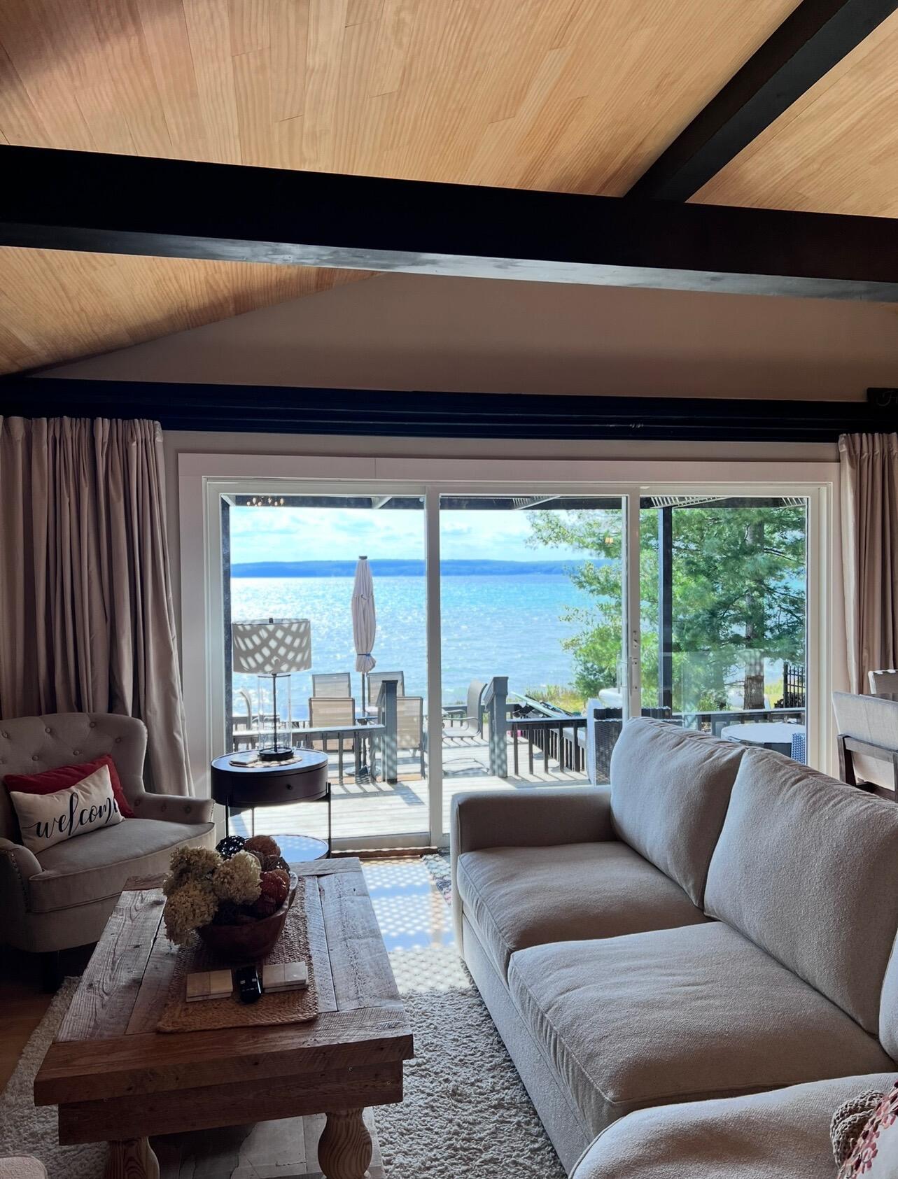 Roscommon, Michigan, 48653, United States, 1 Bedroom Bedrooms, ,1 BathroomBathrooms,Residential,Active,1971024