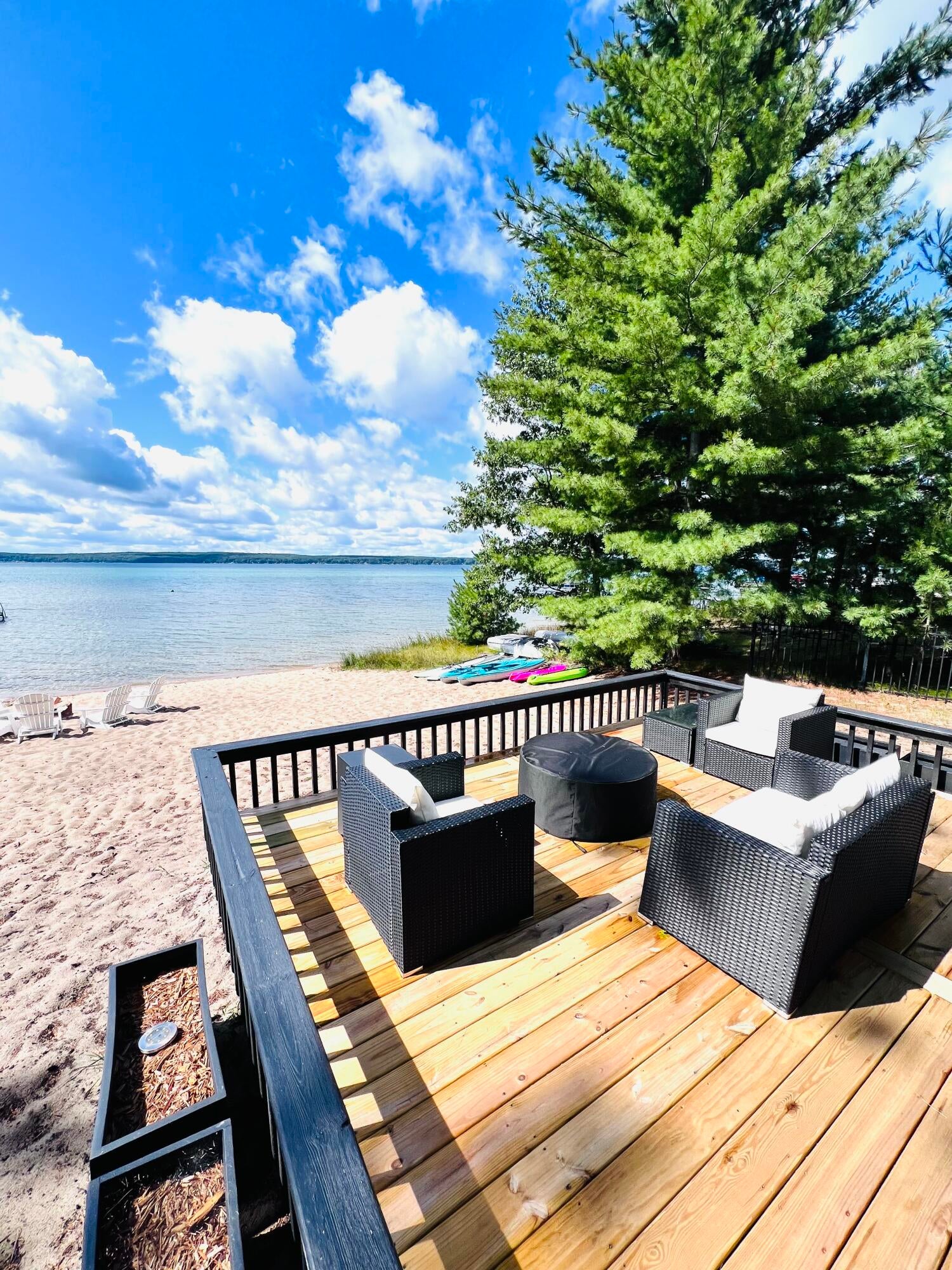 Roscommon, Michigan, 48653, United States, 1 Bedroom Bedrooms, ,1 BathroomBathrooms,Residential,Active,1971024