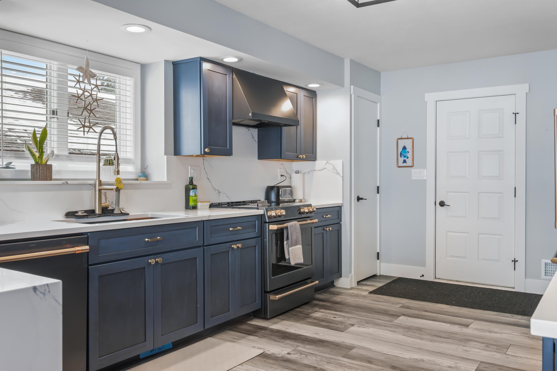 Houghton Lake, Michigan, 48629, United States, 4 Bedrooms Bedrooms, ,3 BathroomsBathrooms,Residential,Active,2007124