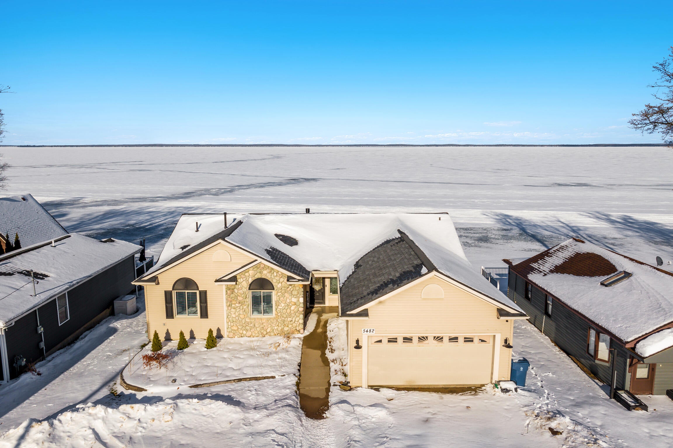 Houghton Lake, Michigan, 48629, United States, 4 Bedrooms Bedrooms, ,3 BathroomsBathrooms,Residential,Active,2007124